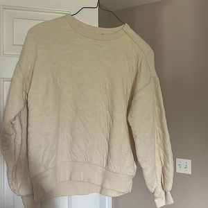 Size Medium Universal Thread quilted crew neck sweatshirt Cream/off white color